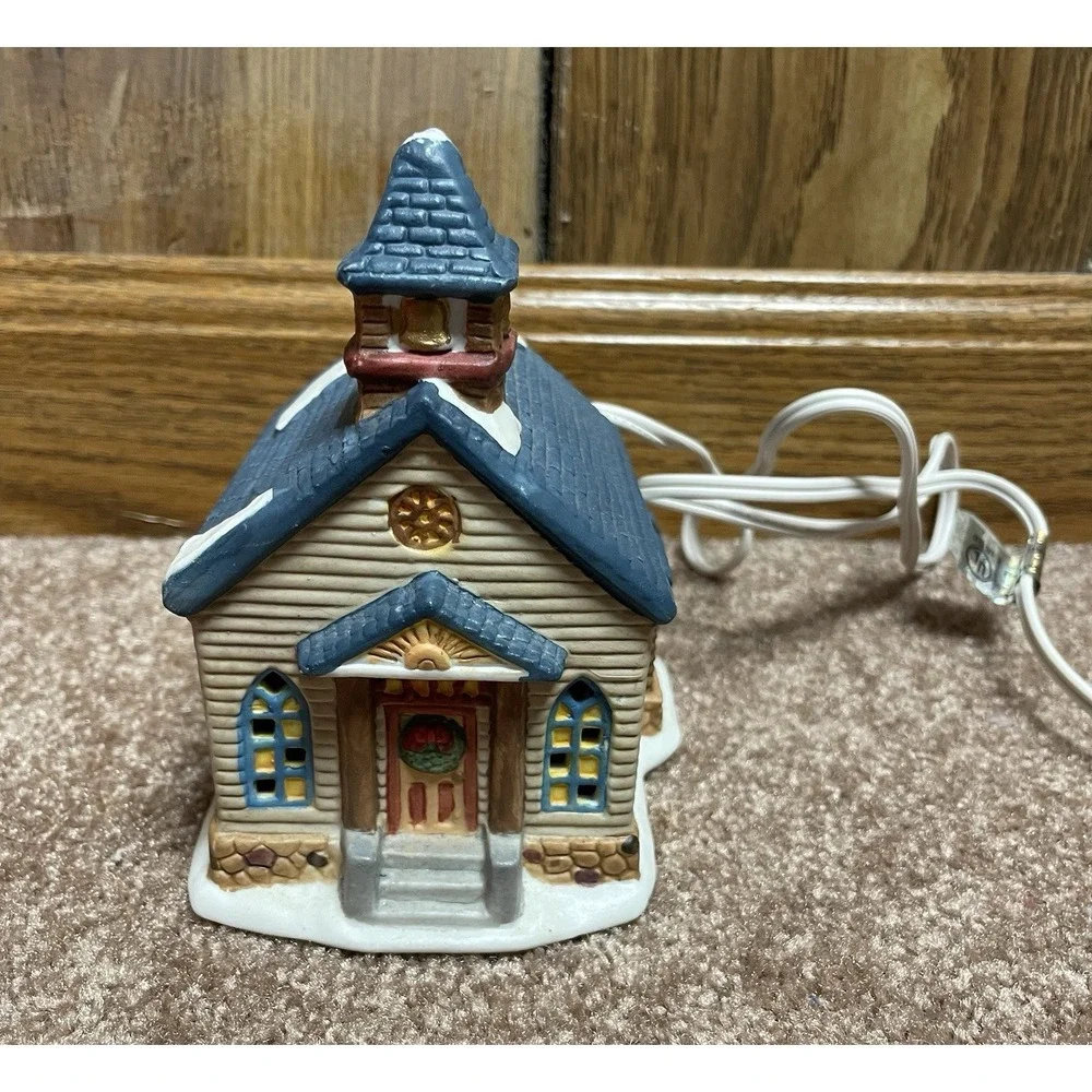 Dickens Collectables Village Sugar Creek County Porcelain House Light Up Church